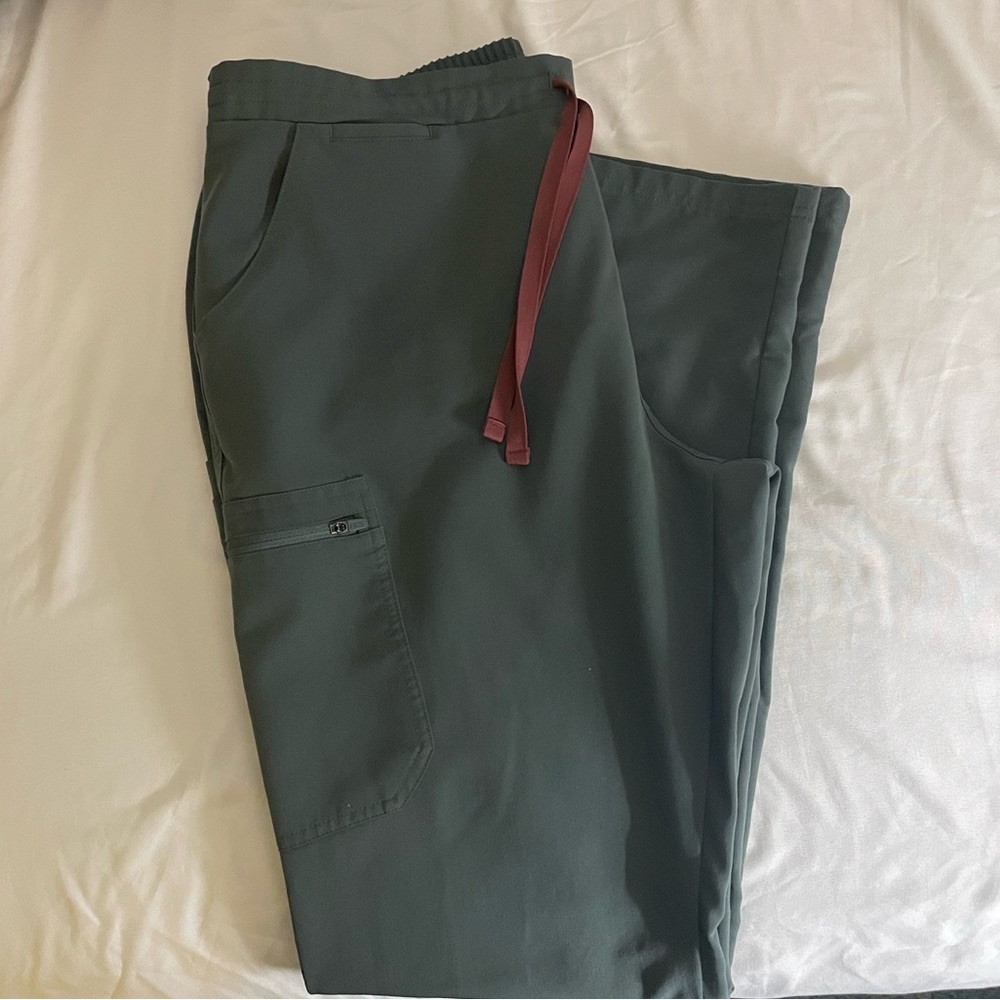 FIGS SCRUBS PANTS